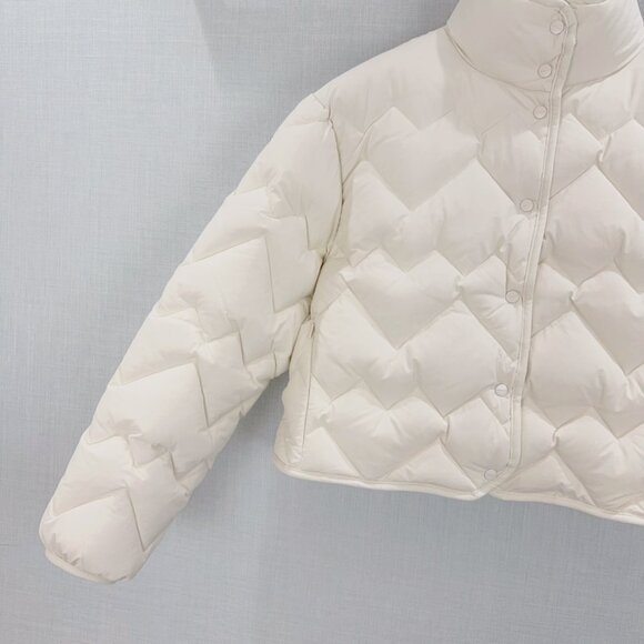 Senevee Heart-Shaped Quilted Short Down Jacket - Picture 8 of 10